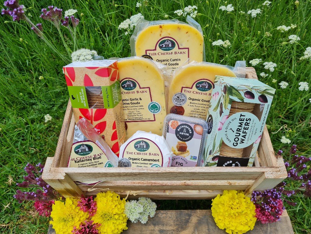 A deluxe Cheese Barn hamper